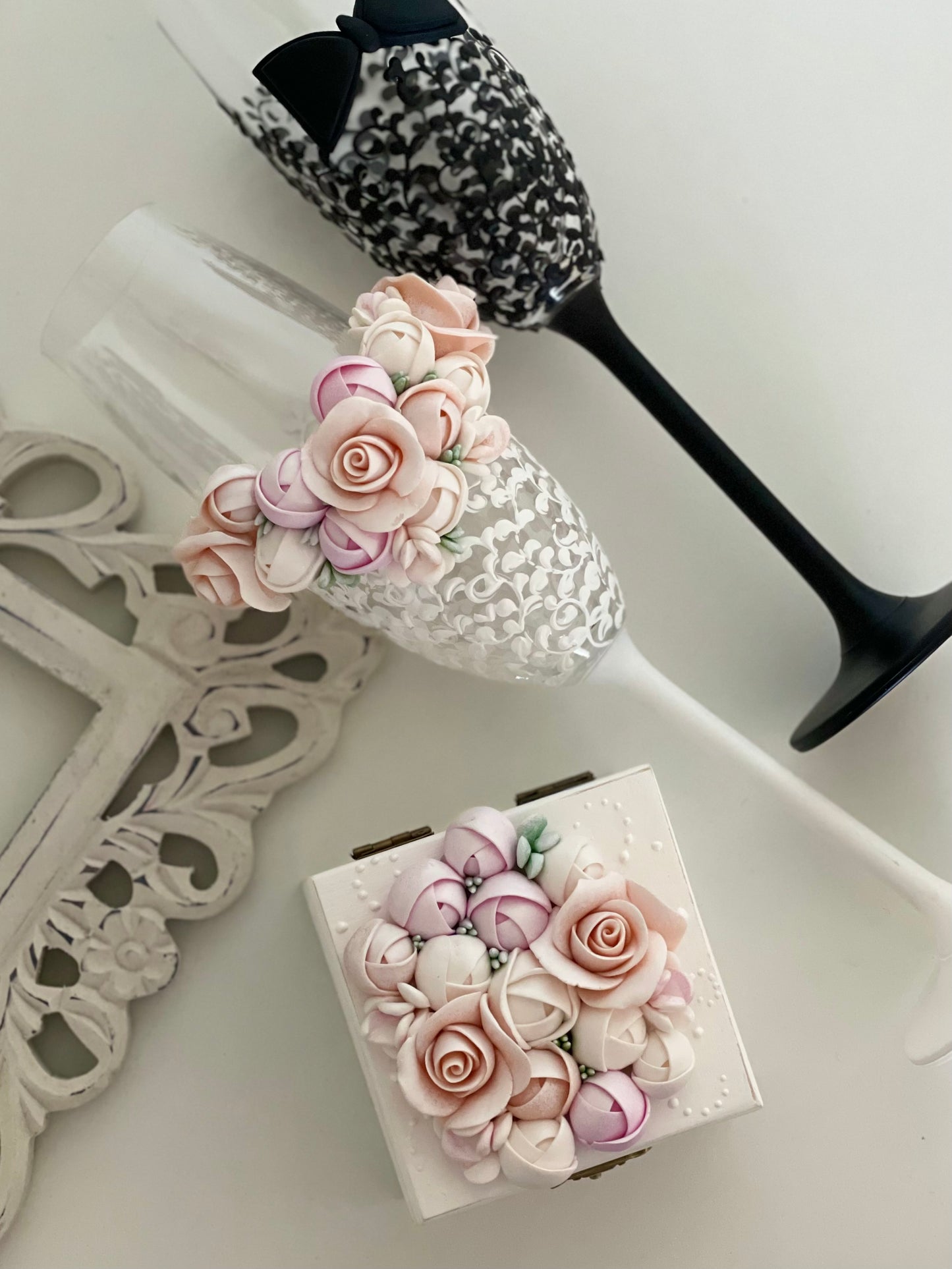 Set pahare și cutie